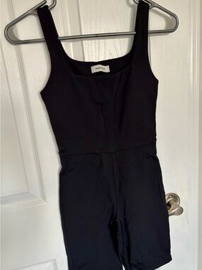 Aritzia Babaton Black Sleeveless Romper